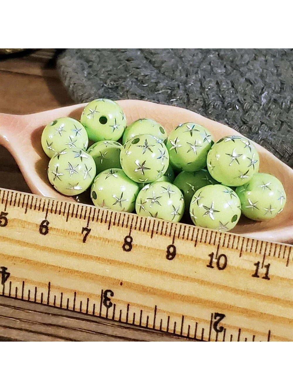 10 Vintage Retro Lime Green Silver Stars 12mm Round Acrylic Shabby Beads